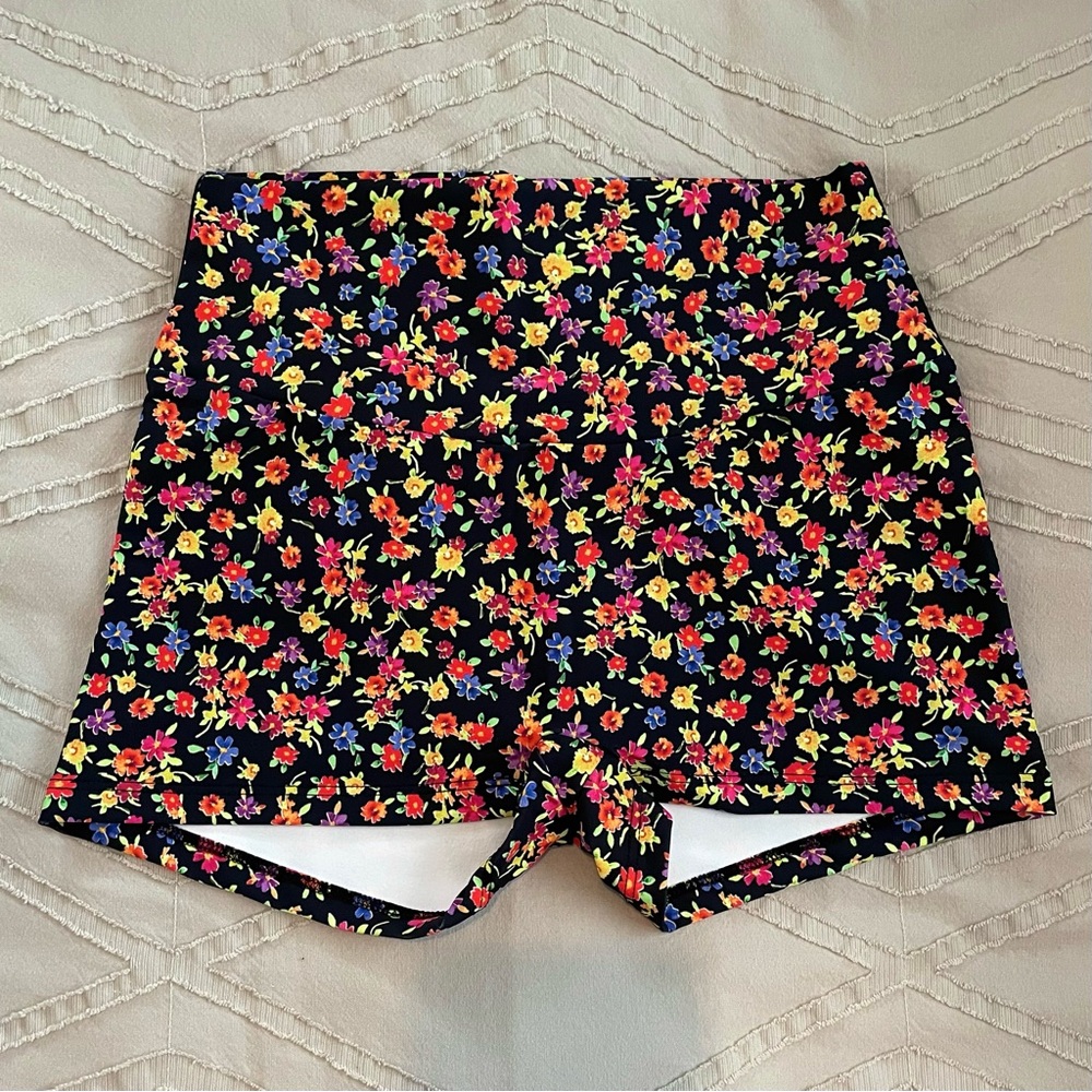 Skatie Kiki Booty Short in Nirvana